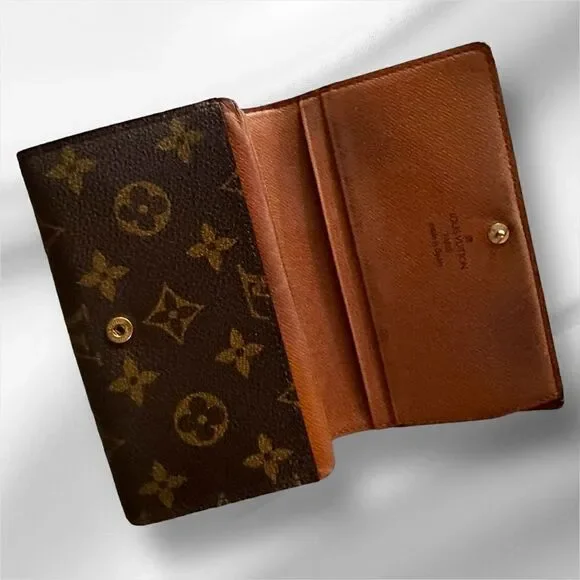 Louis Vuitton Monogram Porte-Monnaie Billets Tresor Wallet (authentic)